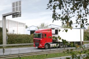 Camion sur une 4 voies