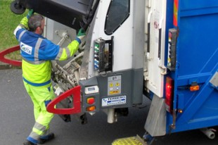 Certains accords locaux, dont des « protocoles service minimum », permettent d’assurer les services essentiels, comme la collecte des déchets.