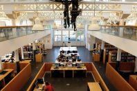 La communauté urbaine Le Creusot-Montceau (Saône-et-Loire) apporte chaque année plus d’un demi-million d’euros au campus, en dépenses de fonctionnement principalement. En 2017, la collectivité avait même suppléé l’université de ­Bourgogne pour ­maintenir la licence ­administration économique et sociale, vouée à ­fermer.