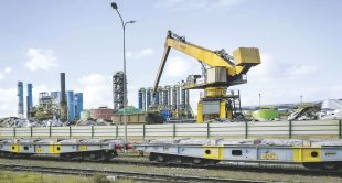 Le site de Dunkerque recycle des sous-produits, notamment les laitiers, les gaz sidérurgiques et des ferrailles, afin d'économiser des matières premières et de réduire ses émissions de CO2.