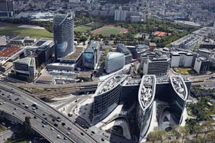 Le quartier d'affaires Seine-Ouest est l'un des trois quartiers couverts par le smartgrid à Issy-les-Moulineaux.