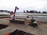 la désimperméabilisation de divers sites, ici la cour de l'orangerie municipale, va permettre de tester différents revêtements.
