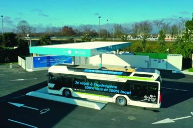 A La Roche-sur-Yon, la station multi-énergies vertes et locales déployée par le Sydev et Vendée énergie alimente les véhicules en hydrogène.