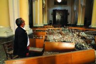 Olivier ­Peverelli, maire du Teil, en Ardèche, touchée par un séisme en 2019, se félicite qu’il n’y ait eu aucun blessé, mais déplore des dégâts, ici à l’église.