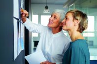 Aide à la compréhension de l’organisation, à la prise de décision et de recul, écoute, conseils managériaux, feed-back… le mentor sert à tout cela à la fois.