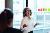 Aujourd’hui, les candidats seniors sont mieux vus : ils sont riches d’une expérience à transmettre et ont un sens du service public que l’on trouve de moins en moins.