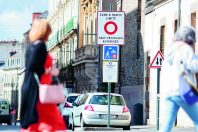 Alternative à la piétonnisation, les zones à trafic limité modèrent le trafic des véhicules motorisés des résidents, commerçants ou professionnels.