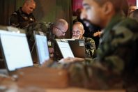 Les collectivités facilitent l’engagement des agents réservistes pour leurs missions au sein de l’armée. Ici, manœuvres avec simulation d’attaque terroriste dans l’Allier.