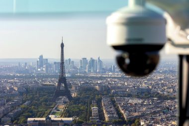 La vidéosurveillance algorithmique nécessite des caméras à haute résolution, une technologie qui a un prix.