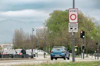 Des métropoles, comme celle, ici, de Grenoble, n’appliquent pas encore les dispositifs de restriction de la circulation à la totalité de leur territoire.