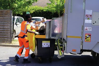 La CA Grand Paris sud compte aujourd’hui quatre camions-bennes équipés d’un capteur intelligent qui scanne le contenu du bac lors de son déversement.