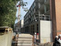 La construction hors site des façades de la résidence Bouvier, à Halluin, a permis de doter les deux immeubles d’une nouvelle peau isolante.