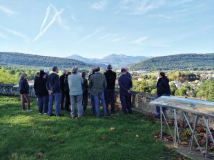 En Ariège, comme dans nombre de territoires, les élus se forment à la démarche paysagère pour mieux répondre aux défis de la transition énergétique.