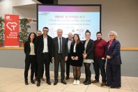 Jean-Luc Moudenc, maire de Toulouse et président de la métropole, et le service de la commande publique, en mars lors des 10 ans de la charte.