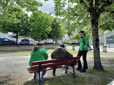 La convention, unique en France, signée entre l’association Omega et le centre hospitalier Camille-Claudel permet aux deux équipes d’aller sur le terrain.