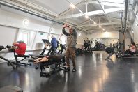 A disposition des agents depuis près d’un an, la salle de sport, installée au dernier étage de la mairie, compte déjà de nombreux adeptes.