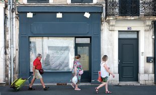 A Châteauroux (Indre), depuis le 1er janvier, on recense onze fermetures pour seulement quatre ouvertures de commerces.