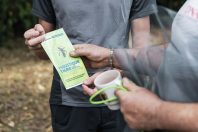 Dans le quartier de Cronenbourg, la lutte s’organise autour de la sensibilisation des habitants et de la mobilisation de volontaires formés au démarchage.
