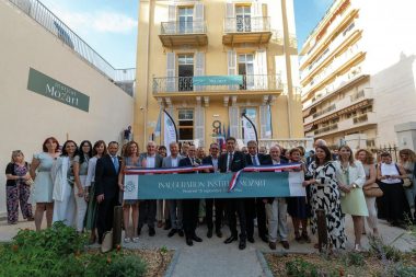 Installé dans une ancienne maternité rénovée, l’institut Mozart de Nice fait intervenir une quarantaine de professionnels au service des patients.