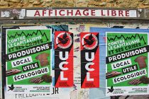 Selon la loi, le maire doit déterminer par arrêté, puis faire aménager dans sa commune un ou plusieurs emplacements destinés à l’affichage d’opinion.