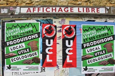 Selon la loi, le maire doit déterminer par arrêté, puis faire aménager dans sa commune un ou plusieurs emplacements destinés à l’affichage d’opinion.