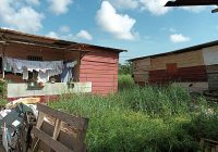 En février 2024, la CA du centre littoral a signé un plan intercommunal de lutte contre les logements indignes essaimés sur ses communes.