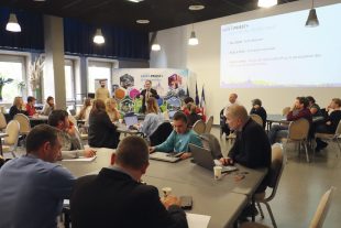 À Saint-Priest (Rhône), des petits-déjeuners de manageurs sont régulièrement organisés pour traiter des sujets en lien avec l’IA.