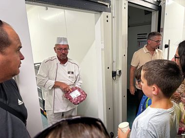 Des commissions « restauration » ont été instaurées pour informer, notamment, les élèves et leurs parents sur le sujet du bien-être animal.