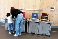 Les poubelles des cantines scolaires sont équipées de balances connectées, qui comptabilisent les déchets.