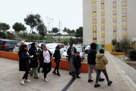 À Marseille, opération de tractage et de porte-à-porte auprès des habitants de la cité de la Solidarité, dans les quartiers nord de la ville.