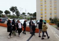 À Marseille, opération de tractage et de porte-à-porte auprès des habitants de la cité de la Solidarité, dans les quartiers nord de la ville.