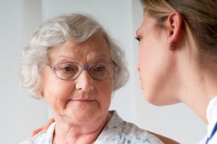 Soin à l'hôpital des seniors